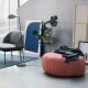 Pouf design FIVE mandarine Remix 632 et fauteuil OSLO gris Muuto 