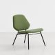 Fauteuil lounge rembourré revêtu tissu vert LEAN Woud