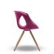 Chaise UP CHAIR 907 11 Tonon, pieds chêne massif huilé, assise polyuréthane soft touch coloris fuchsia