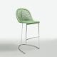 Chaise de bar en cuir et acier chromé GUAPA Midj, hauteur 75 cm, coloris vert sauge U 69