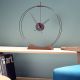 Horloge de table design AIRE Nomon en bois et fibre de verre