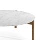 Détail plateau marbre blanc de la table basse LOTTA Kendo en noyer massif