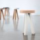 Tabouret chêne massif laqué blanc FLAK Punt, assise rose