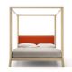 Lit baldaquin contemporain king size en chêne massif blanchi BREDA Punt, tête de lit tissu mandarine
