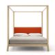 Lit baldaquin contemporain king size en chêne massif blanchi BREDA Punt, tête de lit tissu mandarine