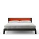 Lit contemporain king size en chêne massif teinté gris foncé BREDA Punt, tête de lit tissu mandarine