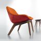 Chauffeuse noyer MORPH LOUNGE Zeitraum, assise tissu orange et nubuck cerise