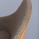 Détail des finitions cuir Silk Jepard & tissu Memory Kvadrat du fauteuil design chêne massif  MORPH DINING Zeitraum