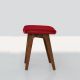 Pouf noyer massif MORPH POUF Zeitraum, cuir cerise et tissu rouge