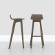 Tabouret de bar design MORPH BAR Zeitraum, chêne massif teinté gris chaud foncé