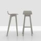 Tabouret de bar design MORPH BAR Zeitraum, chêne massif teinté gris froid