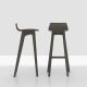 Tabouret de bar design MORPH BAR Zeitraum, chêne massif teinté gris graphite