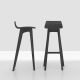 Tabouret de bar design MORPH BAR Zeitraum, chêne massif teinté noir graphite