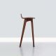 Tabouret de bar design MORPH BAR Zeitraum en noyer américain massif