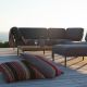 Salon d'angle outdoor LEVEL Houe, composition : 2 modules angle droit + 1 fauteuil + 1 module angle gauche + 1 pouf 