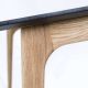 Détail pieds chêne massif de la table rectangulaire GATE Houe avec plateau linoléum 