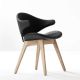 Fauteuil rembourré ACURA Houe, modèle design chêne massif & cuir noir 