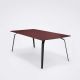 Table rectangulaire 208 x 95 cm FLOAT Houe en métal noir & linoléum bordeaux