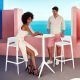 Chaises de bar blanches AFRICA avec table haute Mari-Sol Vondom