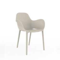 Chaise d'extérieur écrue SABINAS à accoudoirs Vondom