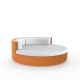 Daybed orange ULM Vondom Ø 180 cm pivotant avec dossier fixe, coussins blancs