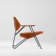 Fauteuil salon design POLYGON Prostoria, tissu orange 142 et pieds anthracite