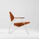 Fauteuil salon design POLYGON Prostoria, tissu orange 142 et pieds blancs