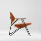 Fauteuil salon design POLYGON Prostoria, tissu orange 142 et pieds noirs