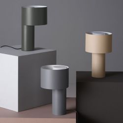 Lampes de table design TANGENT Woud coloris vert forêt, gris clair et sable