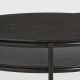 Détail du double plateau de la table de salon ovale VERDE Woud, plateau rond en marbre noir