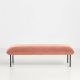 Banc long NAKKI OTTOMAN Woud, tissu Steelcut trio rose corail