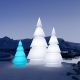 Sapin design lumineux FOREST Vondom hauteur 1 m LEDs RVB  bleu, avec sapins lumière blanche hauteurs 2 et 1,5 m 