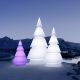 Sapin design lumineux FOREST Vondom hauteur 1 m LEDs RVB  rose, avec sapins lumière blanche hauteurs 2 et 1,5 m 