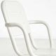 Détail accoudoirs de la chaise de jardin RAY CAFE Woud, coloris blanc