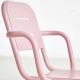 Détail accoudoirs de la chaise de jardin RAY CAFE Woud, coloris rose