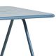 Détail plateau aluminium et piétement de la table de jardin bleue 160 cm RAY Woud