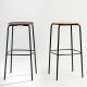 Tabourets de bar assise 80 cm OKITO STOOL Zeitraum, noyer américain et chêne massif