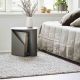 Tapis TACT coloris gris fumé et table basse Sentrum Woud