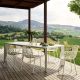 Table GRANDE ARCHE en aluminium blanc, chaises et fauteuils blancs FOREST Fast