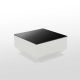 Table basse 60 x 60 VELA Vondom, coloris blanc et plateau verre noir