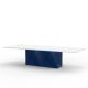 Table de repas outdoor XL FAZ Vondom, plateaux HPL Fullwhite et pied bleu marine 