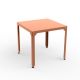 Table carrée outdoor HEGOA Matière Grise, coloris orange givrée