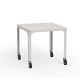 Table carrée outdoor à roulettes HEGOA Matière Grise, coloris craie