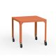 Table carrée outdoor à roulettes HEGOA Matière Grise, coloris pêche