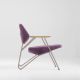 Fauteuil salon design POLYGON Prostoria, tissu violet 148 et pieds ciment grège