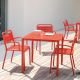 Tables et fauteuils de jardin rouge écarlate URBAN Emu