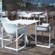 Fauteuils outdoor blancs WALL STREET et table Mari-Sol carrée Vondom