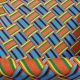 Détail tressage multicolore orange de la chaise KENTE Varaschin