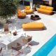 Daybed banc multicolore orange et salon de jardin KENTE Varaschin